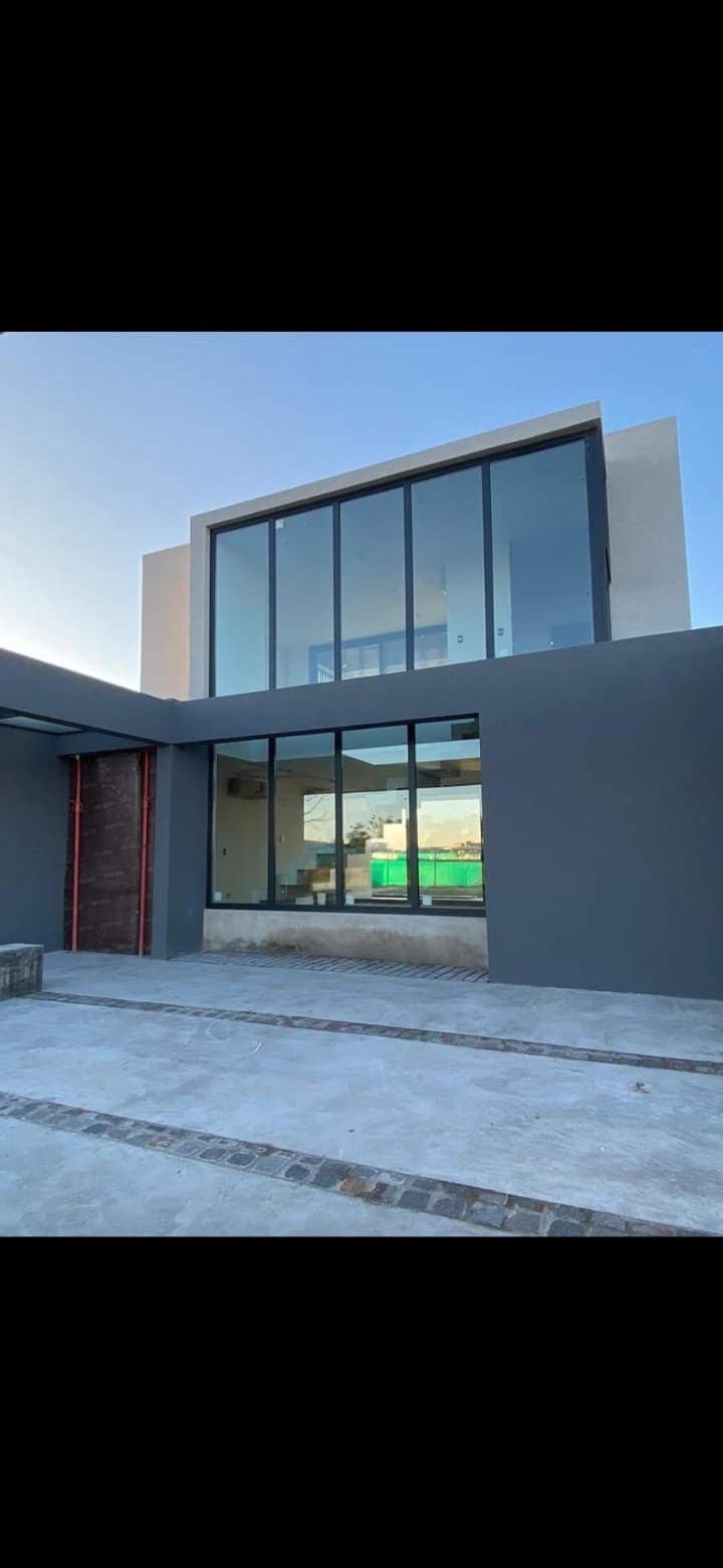 Construcción Piscina en Moreno