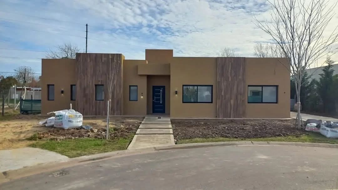 Garaje Techado en Moreno